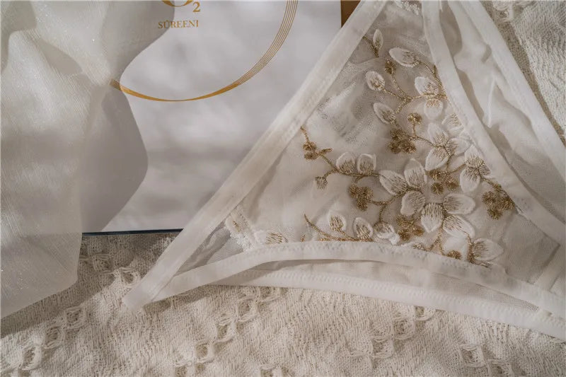 New Embroidery Lace Flowers  French Underwear Sexy Body Shaping Push Up Bra Set Romantic White Lingerie Bras and Panties Set