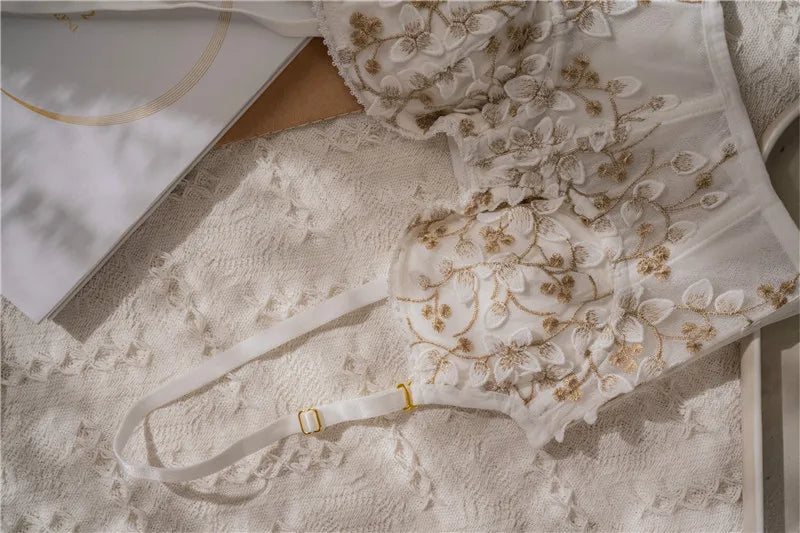 New Embroidery Lace Flowers  French Underwear Sexy Body Shaping Push Up Bra Set Romantic White Lingerie Bras and Panties Set