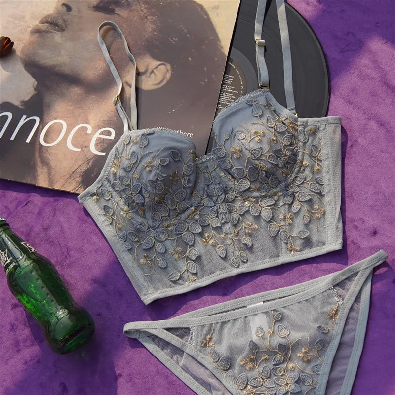 New Embroidery Lace Flowers  French Underwear Sexy Body Shaping Push Up Bra Set Romantic White Lingerie Bras and Panties Set