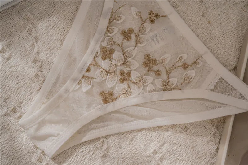 New Embroidery Lace Flowers  French Underwear Sexy Body Shaping Push Up Bra Set Romantic White Lingerie Bras and Panties Set