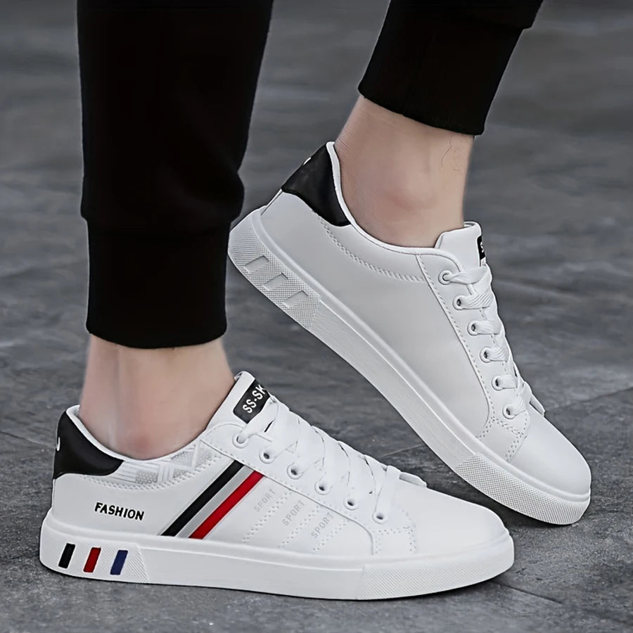 A Pair of White Sneakers, Perfect for Skateboarding, Casual Sports, and Everyday Wear. Lightweight with a Soft Sole, Suitable fo